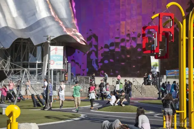 Color, culture, and curiosity. Just down the hill from Harold’s Place, the Seattle Center invites exploration—from the bold forms of MoPOP to outdoor art, music, and movement. A reminder that living here means living at the intersection of creativity and community.
