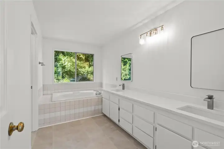 5 pcs bathroom, with separated shower and toilet on left