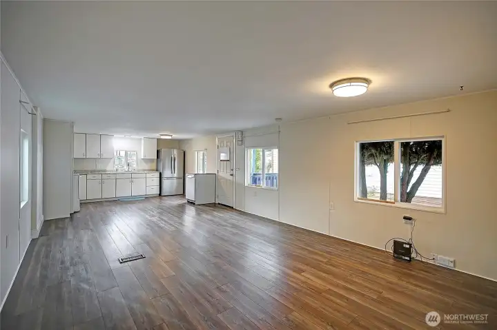 Living area flowing into dining & kitchen area