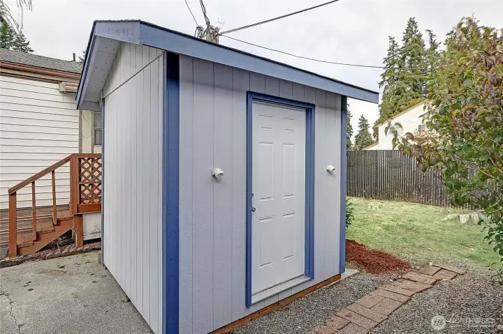 New Storage shed with plenty of space