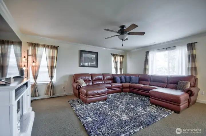 Plenty of space for those family gatherings