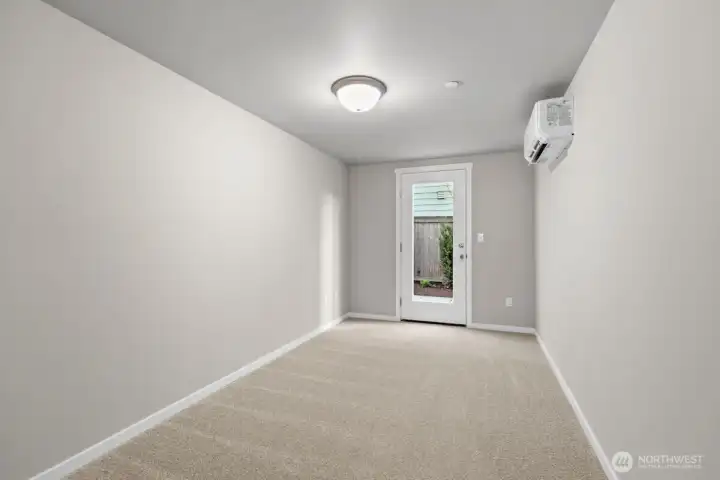 Photographs are for illustrative purposes only. Features, finishes, interior/exterior colors, landscaping and floorplan shown may vary from actual homes built.