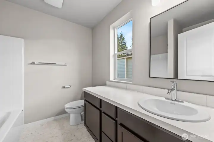 Photographs are for illustrative purposes only. Features, finishes, interior/exterior colors, landscaping and floorplan shown may vary from actual homes built.