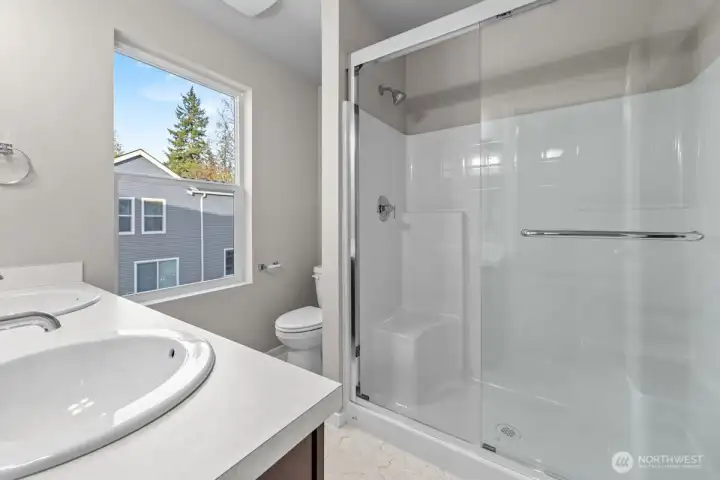 Photographs are for illustrative purposes only. Features, finishes, interior/exterior colors, landscaping and floorplan shown may vary from actual homes built.