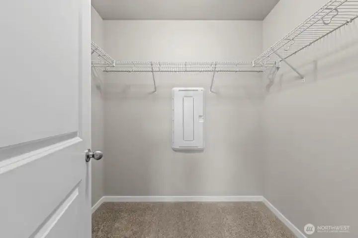 Photographs are for illustrative purposes only. Features, finishes, interior/exterior colors, landscaping and floorplan shown may vary from actual homes built.