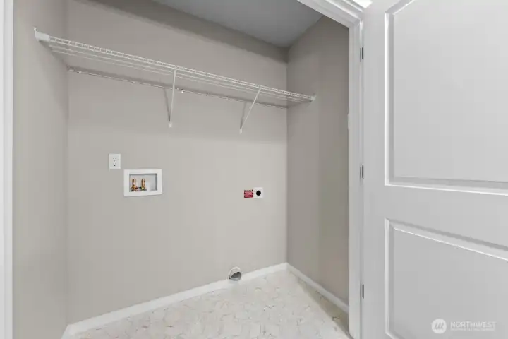 Photographs are for illustrative purposes only. Features, finishes, interior/exterior colors, landscaping and floorplan shown may vary from actual homes built.