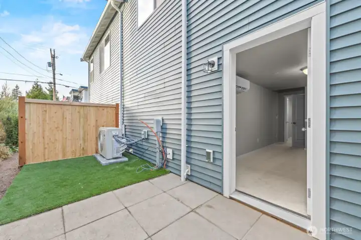 Photographs are for illustrative purposes only. Features, finishes, interior/exterior colors, landscaping and floorplan shown may vary from actual homes built.