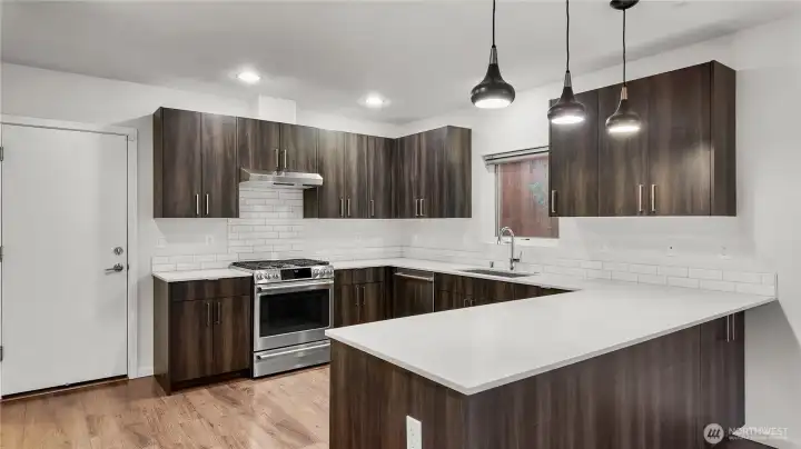 Fully functional kitchen with Cafe gas cooktop