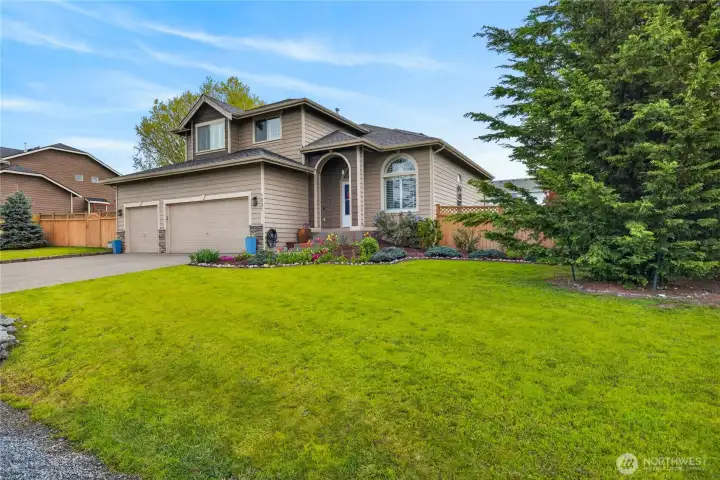 Welcome to 1031 Cove View Circle!