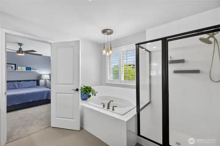 Large soaking tub and stand up shower in the ensuite.
