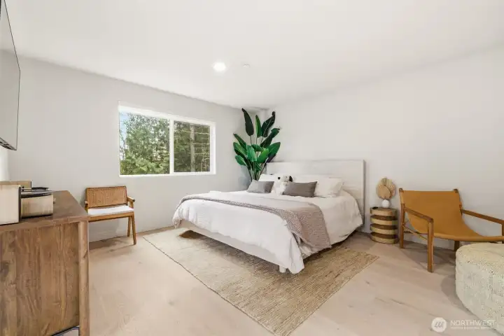 Private first floor bedroom for guests or MGL.