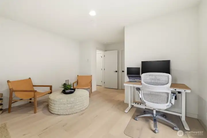 Private first floor bedroom for guests or MGL.