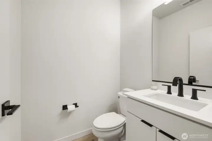 First floor en-suite bath