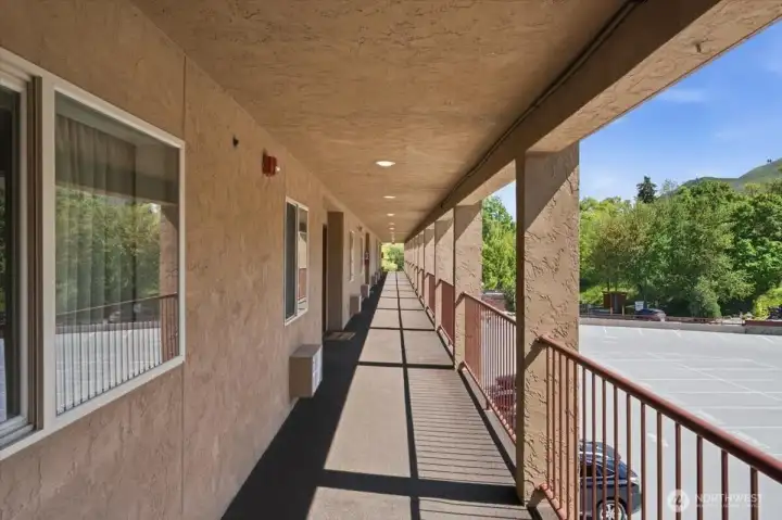 Highly desirable Grandview condo with exceptional walkability and resort-style amenities.