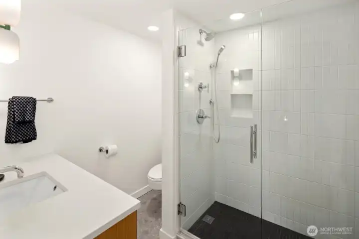 Freshly updated with clean finishes and a classic design, this full bath is ready for busy mornings and relaxing evenings alike.