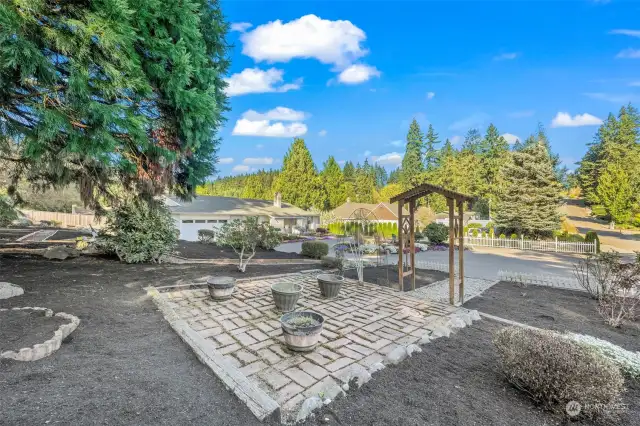 Large garden space in front yard