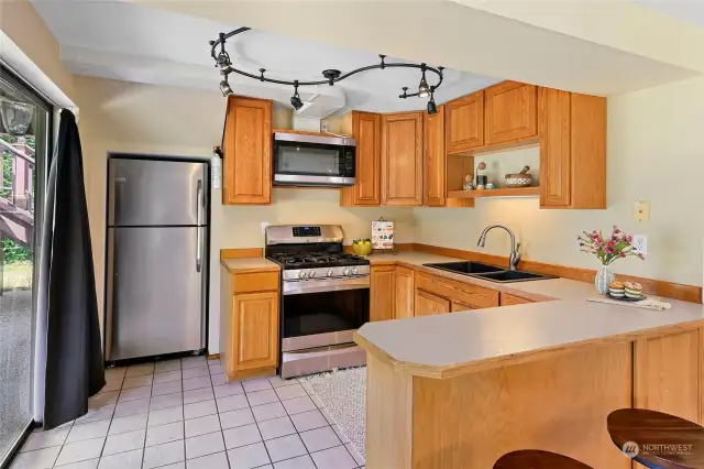 This compact kitchen saves steps when cooking! And the breakfast bar for two is simply perfect.