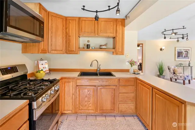 And yes - a gas stove too! With plenty of counter space for prep, this kitchen is a chef's delight!