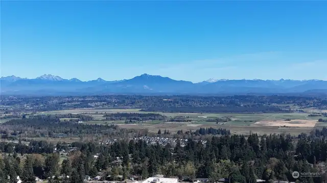 Awsome views of the mountains on a nice day.