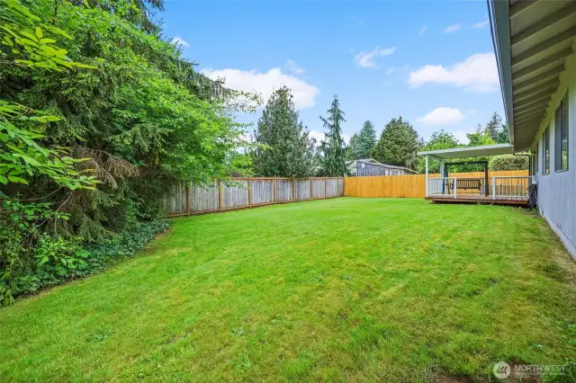 Wooded corner area. Love the green!