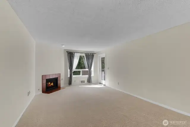 Brand new carpet thru out.
