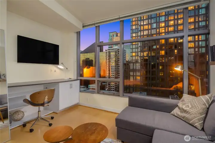 Unit 1106 has vast city views in both directions