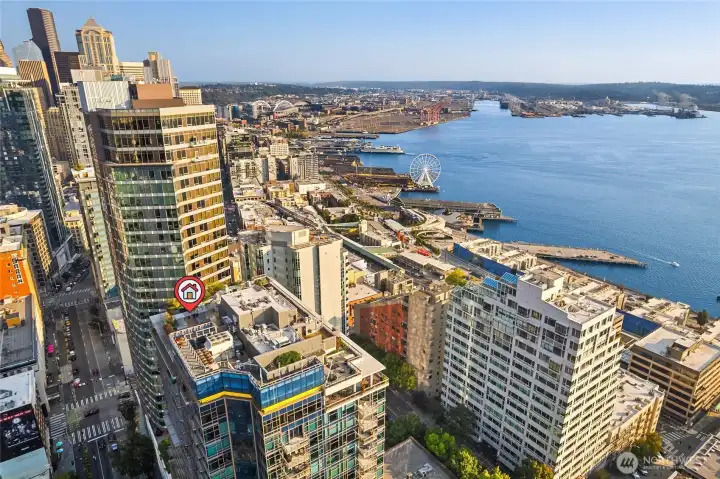 Perfect location on the edge of Pike Place and Belltown neighborhoods. Walk to eveyrthing