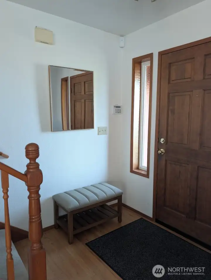 Roomy Foyer Roomy Foyer