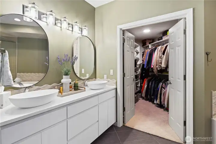 Large walk in with closet system