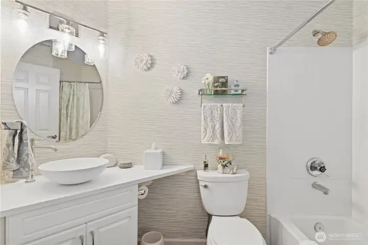 Updated full guest bath