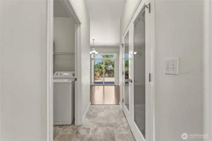 Kitchen --> Dining Room