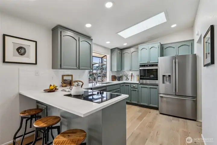 Kitchen with bar