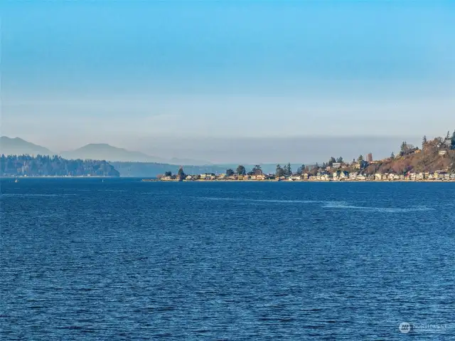 Iconic views of Three Tree Point & the Olympic Mountain range. Passing boats add to the ever-changing seascape, creating a picturesque and tranquil retreat.