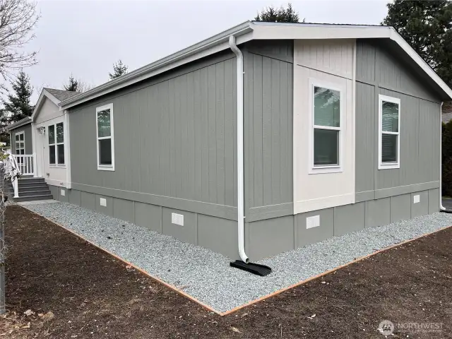 BRAND NEW 4 bedroom home in all ages park.