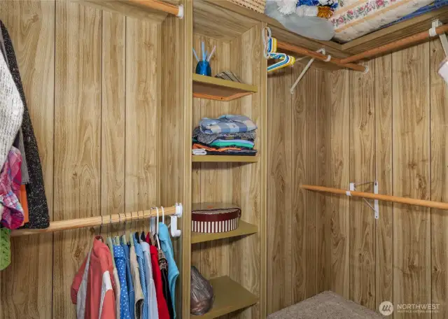 Walk-in Closet