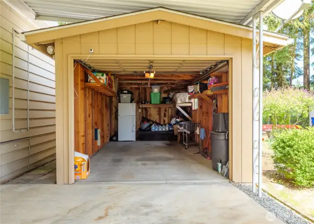 374 sf of garage/shop space