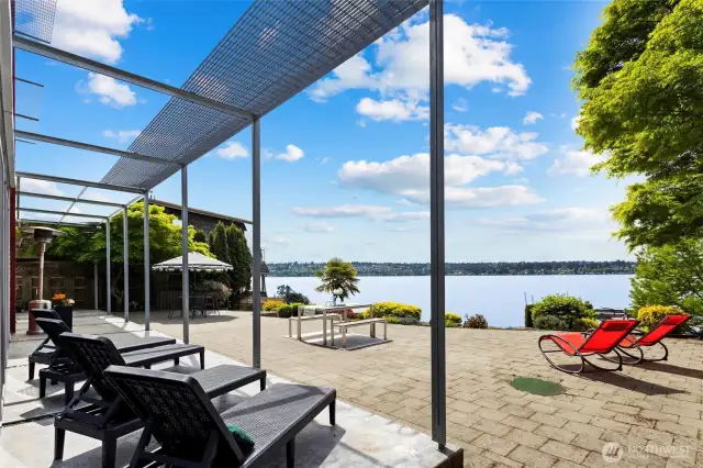 Massive entertaining patio