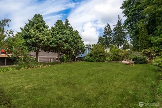 Think DADU, pickleball court, soccer field...It's just heaven!