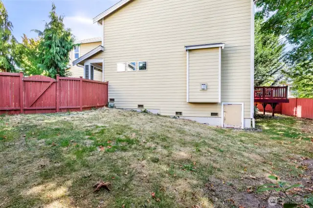 Back of home and access to oversized crawl space