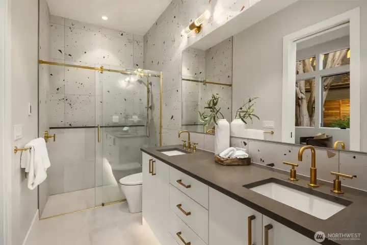 Guest suite bath
