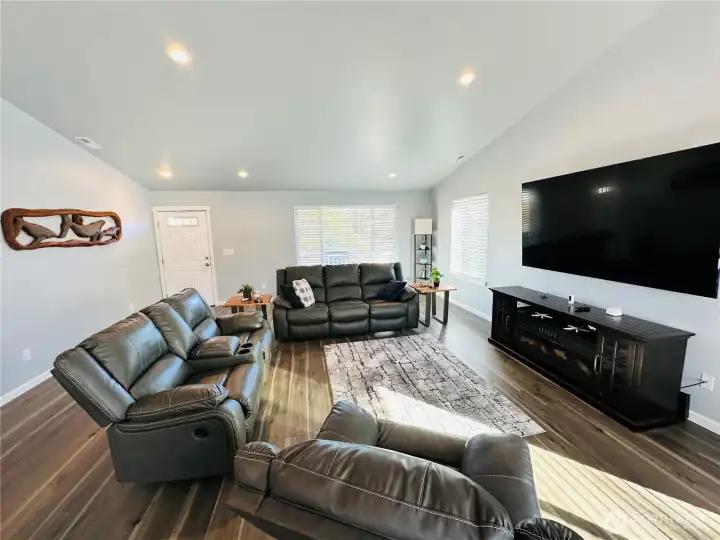 Spacious living room