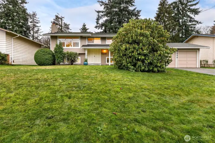 Front w spacious driveway