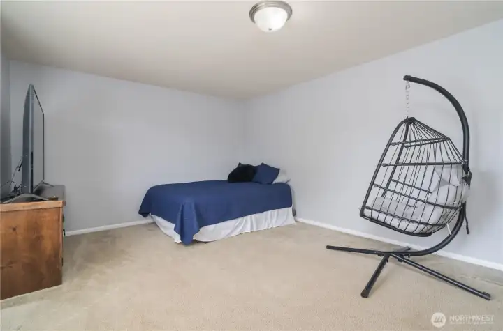 Large Bonus room