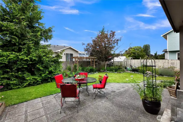 Great home location AND beautifully landscaped yard