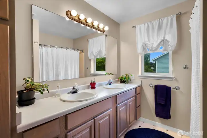 Upper floor bathroom
