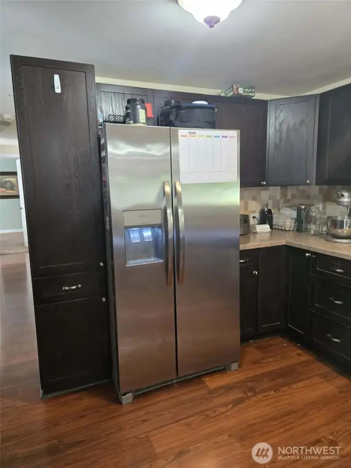 Nice side by side with ice and water dispenser