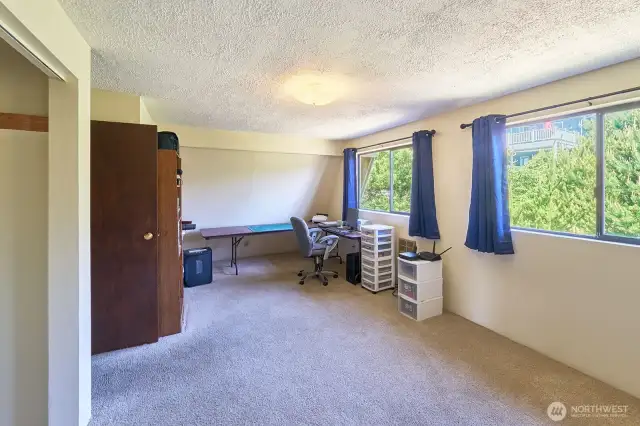 Upstairs office with closet - or guest/bonus space