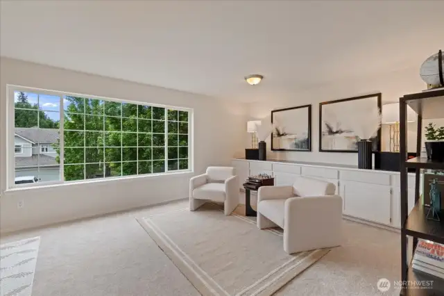 Oversized bonus room with room for lots of activities