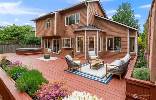 Large entertainment deck with so much room for seating and relaxing