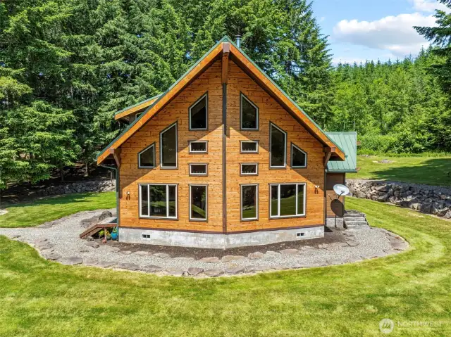 Beautiful Home with lots of room to roam.. Private, and still an easy Commute